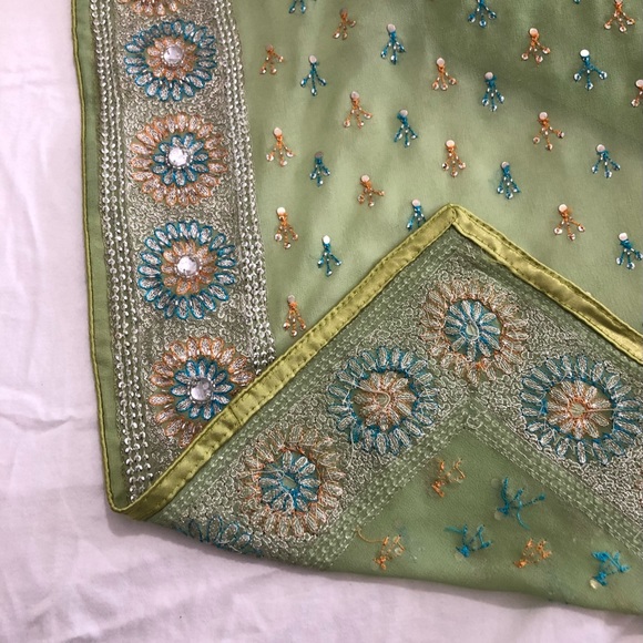 Georgette saree in pistachio green Vintage [firm] - Picture 9 of 15